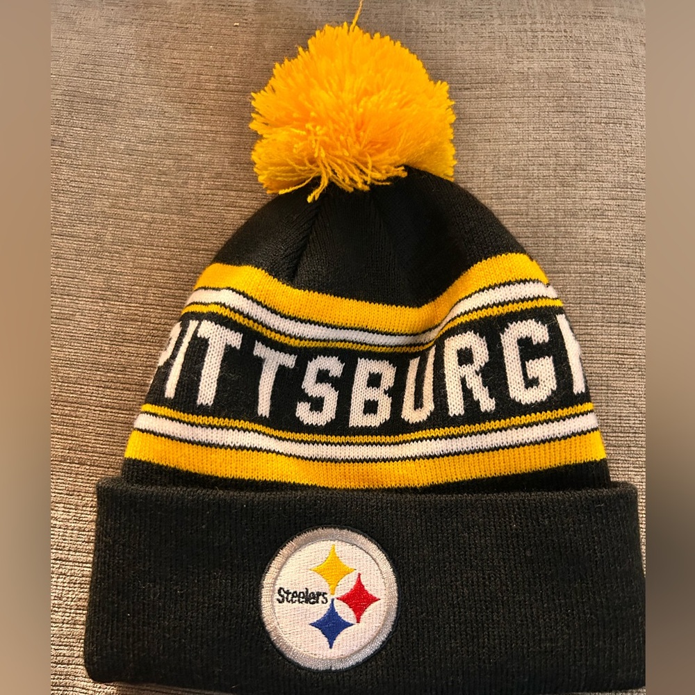 Pittsburgh Steelers Black & Gold Pom Beanie